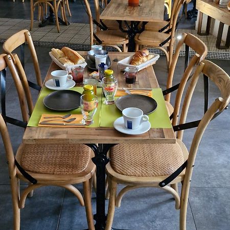 Chambres D'Hotes Du Bistrot D'Ici Saint-Saturnin  Ngoại thất bức ảnh