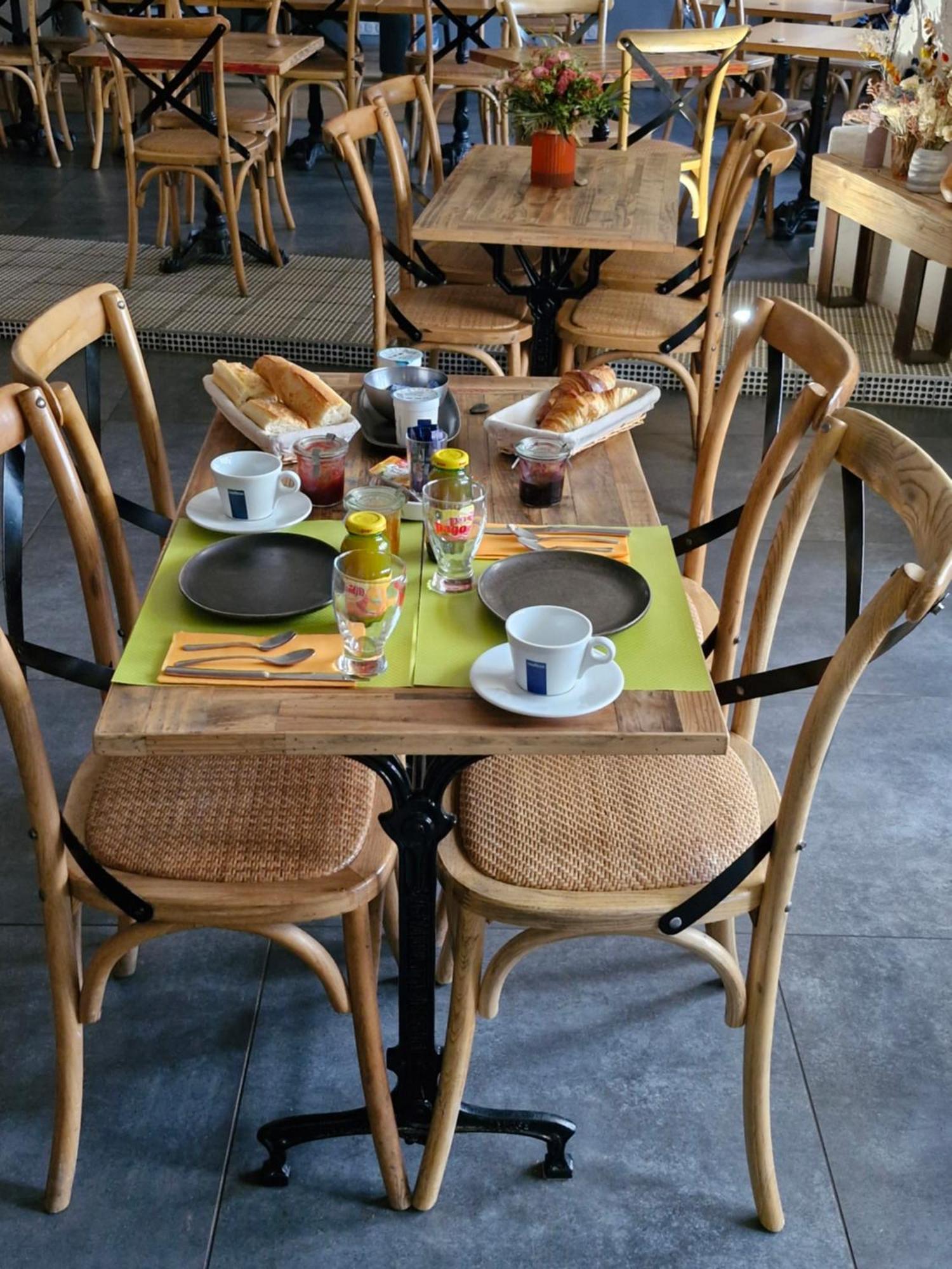 Chambres D'Hotes Du Bistrot D'Ici Saint-Saturnin  Ngoại thất bức ảnh